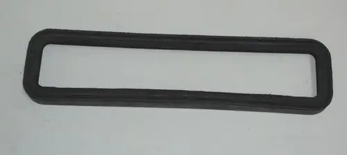 Schwarze Dichtung in rechteckiger Form, geeignet für Wärmeübertrager, Teil des Daikin Altherma Systems.